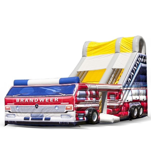 Óriás tűzoltóautós csúszda