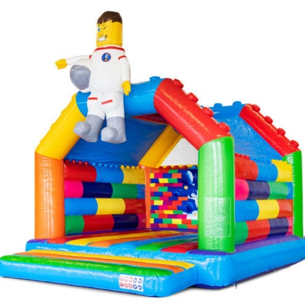 Építőkockás óriás ugrálóvár